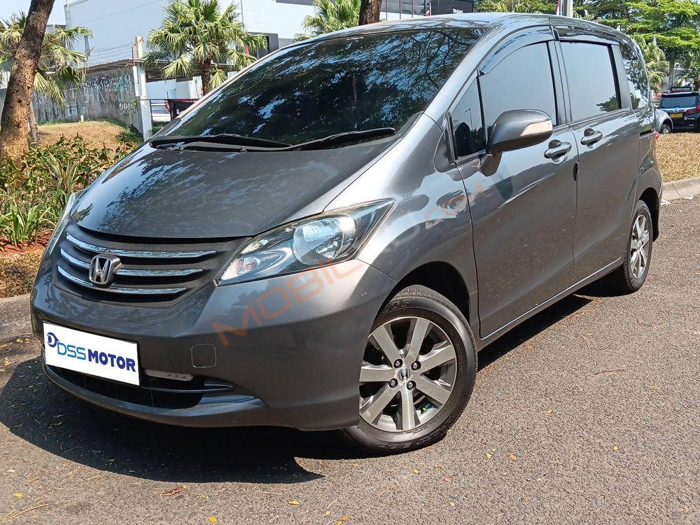 Mobil Honda Freed 2012