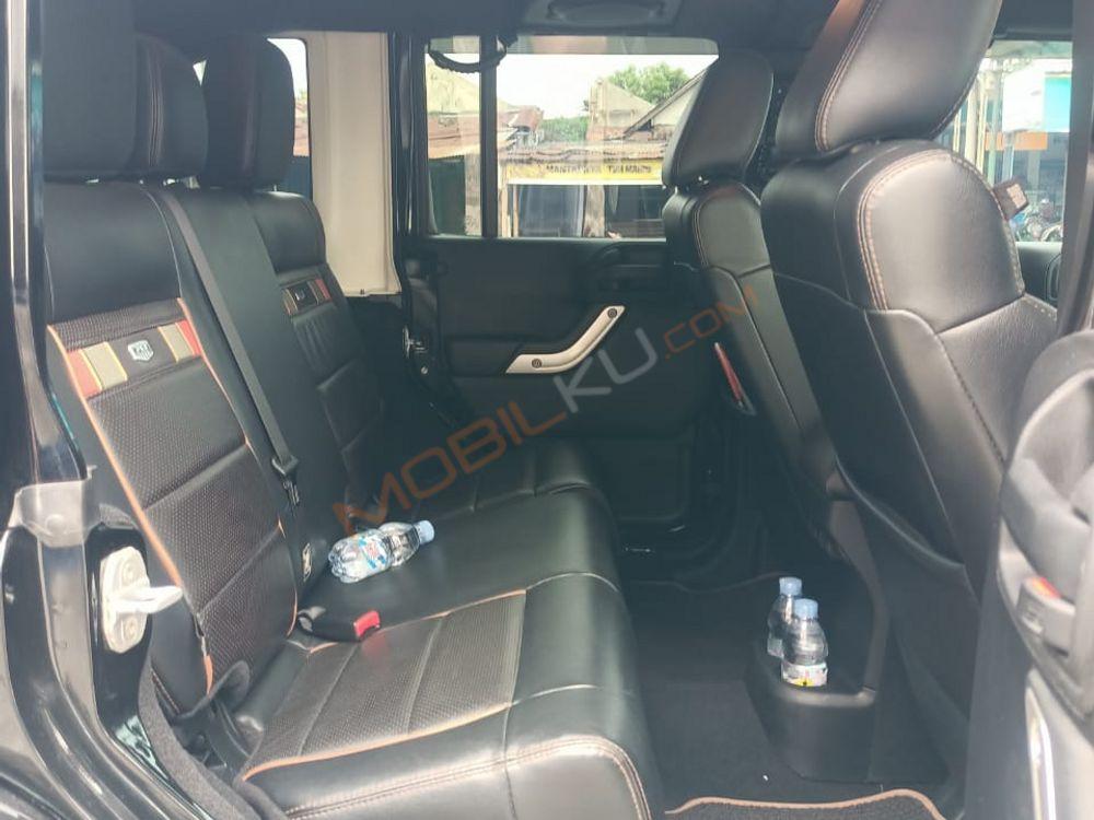 Mobil Jeep Wrangler 2011