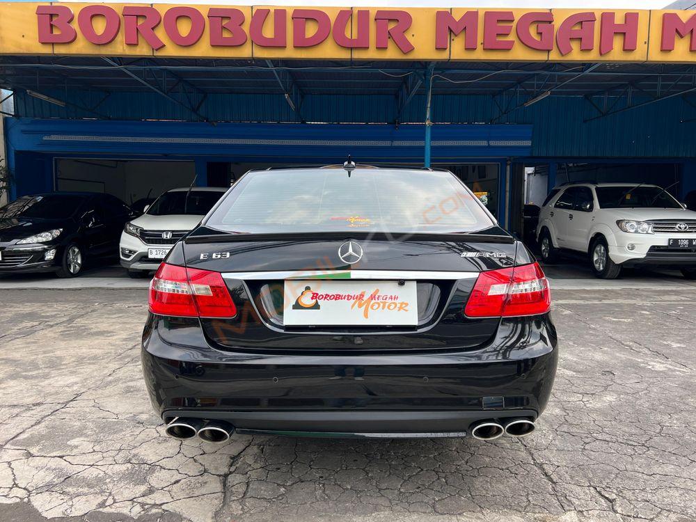 Mobil Mercedes-Benz E-Class 2010