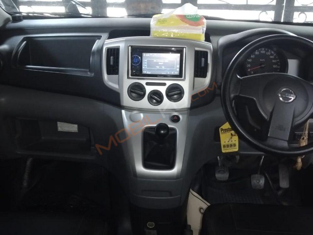 Mobil Nissan Evalia 2012