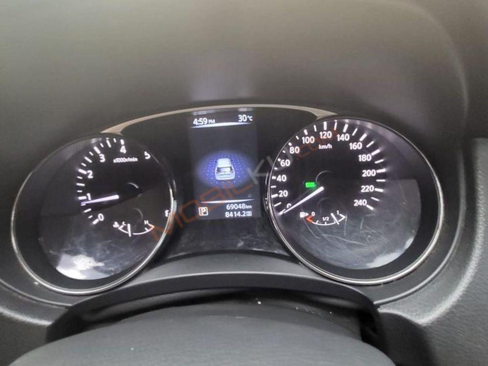 Mobil Nissan X-Trail 2015