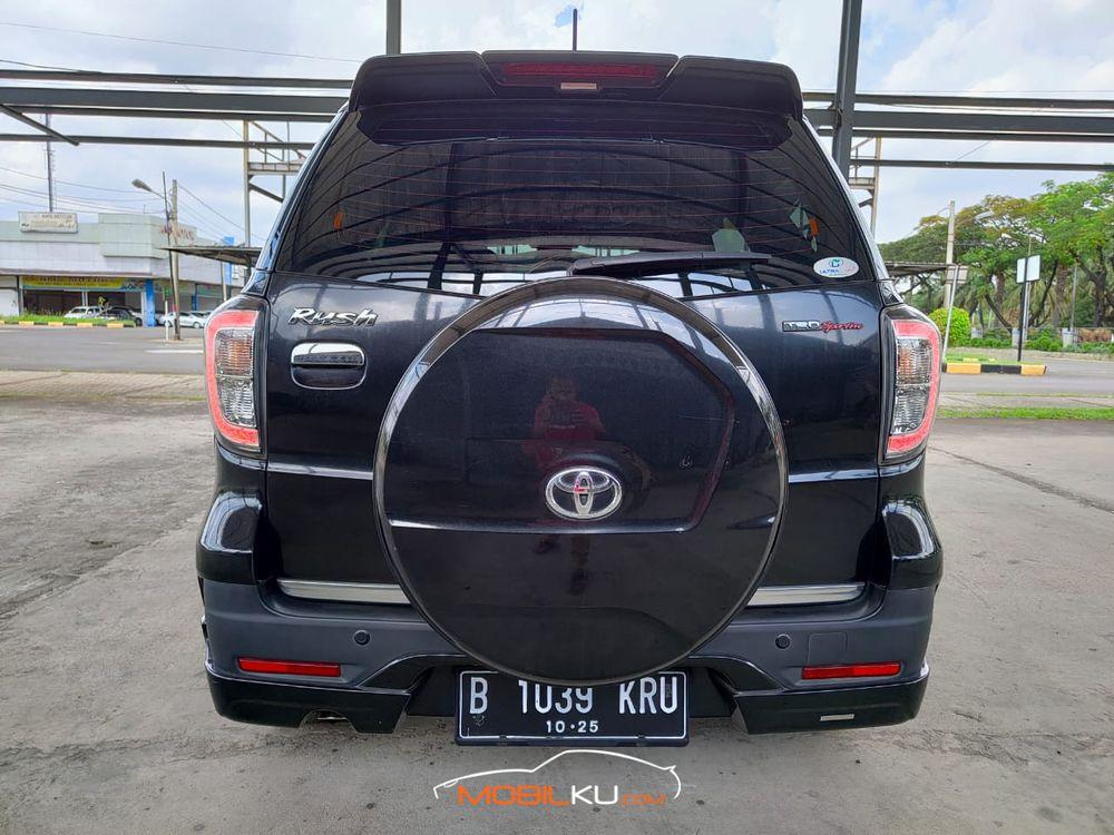 Mobil Toyota Rush 2015