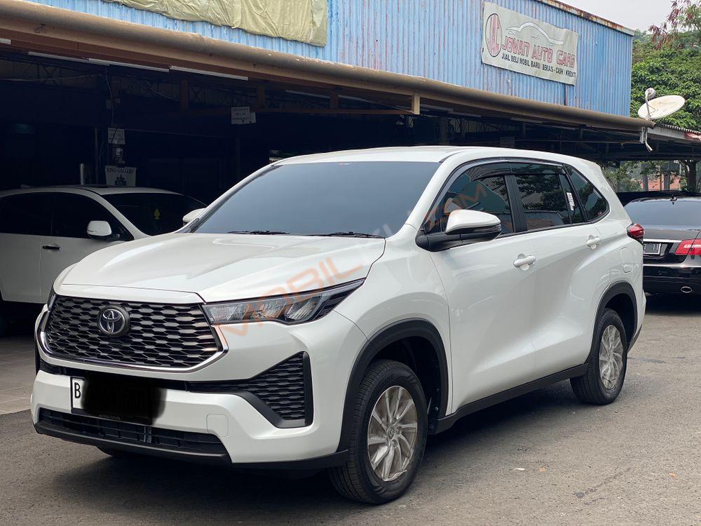 Mobil Toyota Kijang Innova 2023