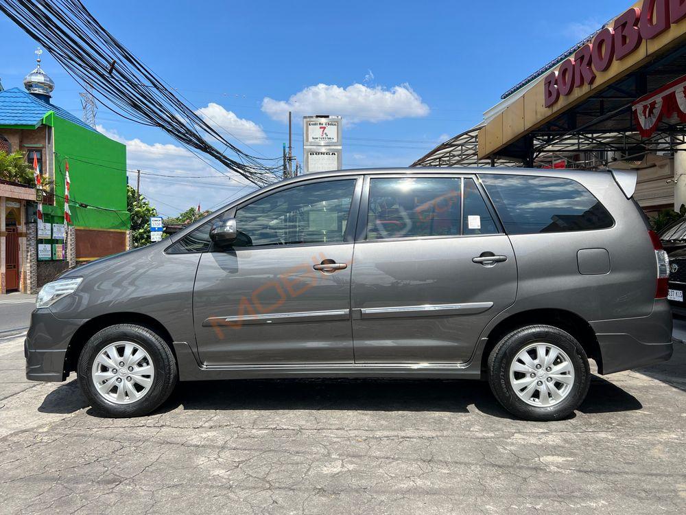 Mobil Toyota Kijang Innova 2014