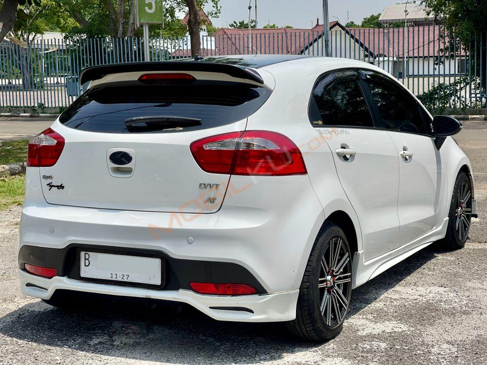 Mobil Kia Rio 2014