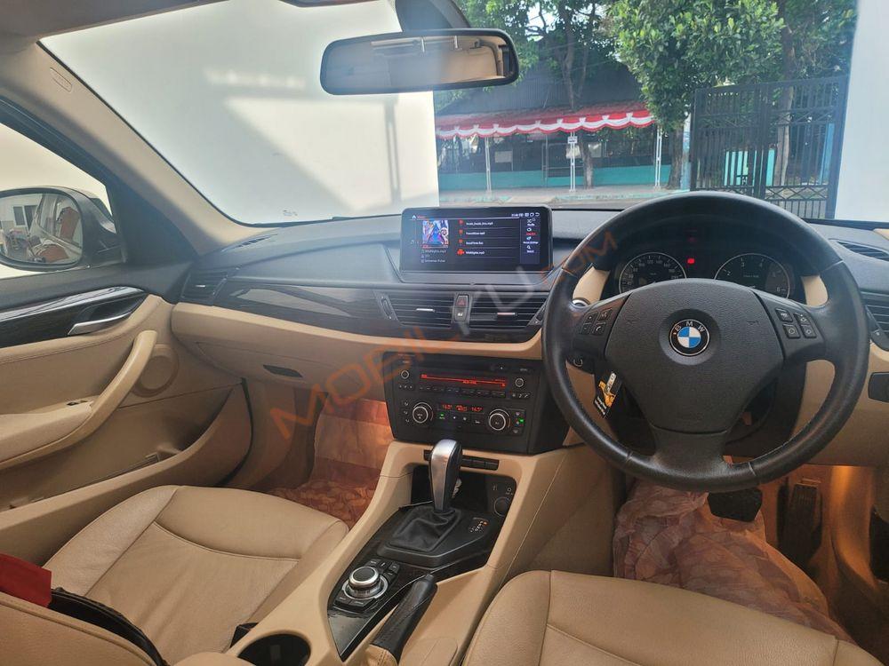 Mobil BMW X1 2012