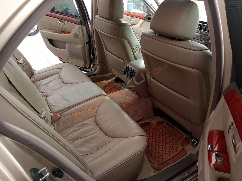Mobil Lexus LS 2001