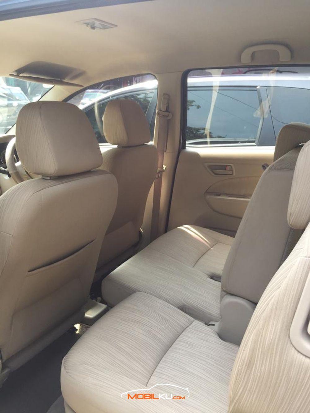 Mobil Suzuki Ertiga 2012