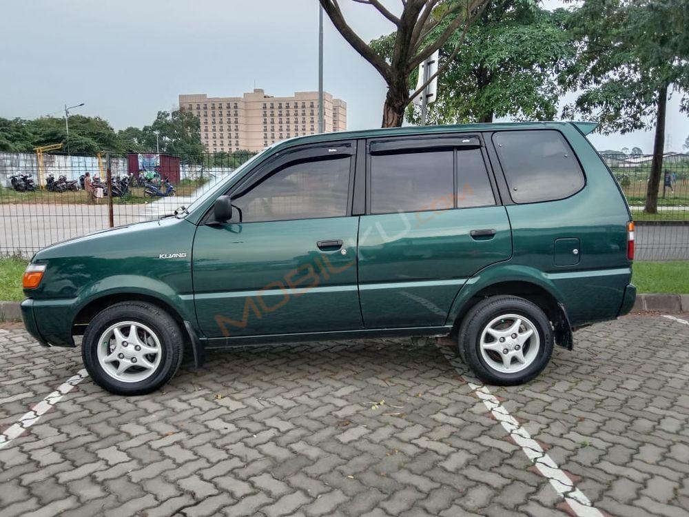 Mobil Toyota Kijang 1997