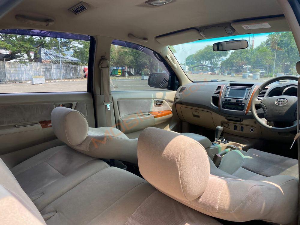 Mobil Toyota Fortuner 2011