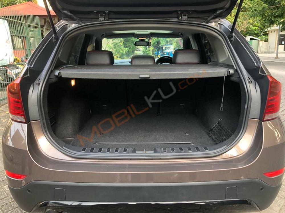 Mobil BMW X1 2013