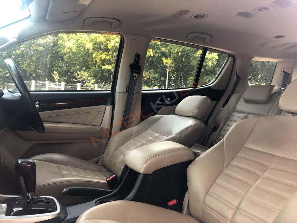 Mobil Isuzu MU-X 2017