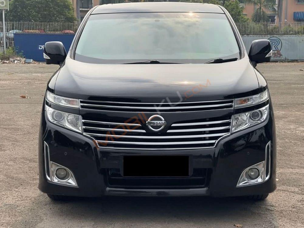 Mobil Nissan Elgrand 2013