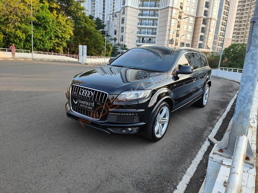 Mobil Audi Q7 2014