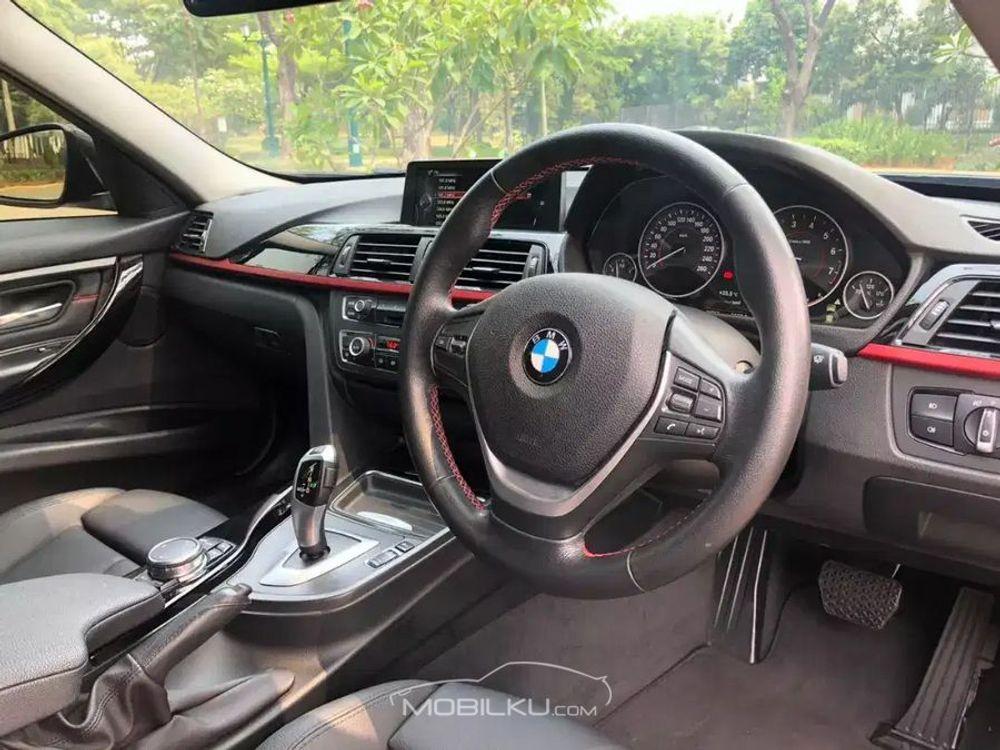 Mobil BMW 3 Series 2015