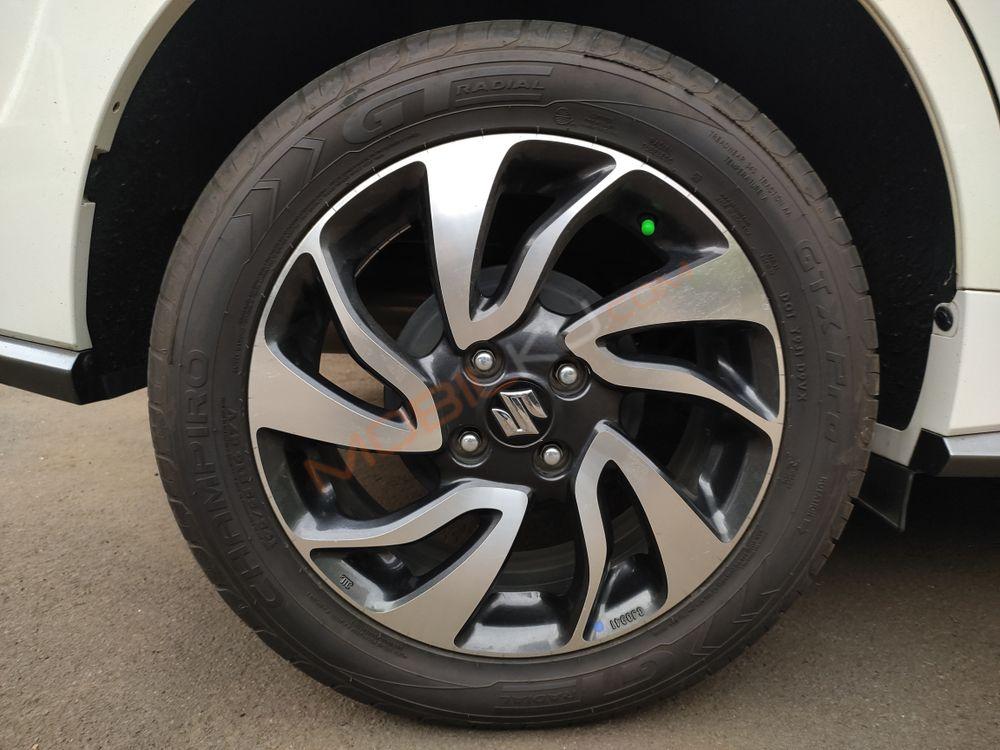 Mobil Suzuki Baleno 2019