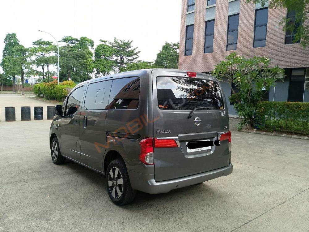 Mobil Nissan Evalia 2013