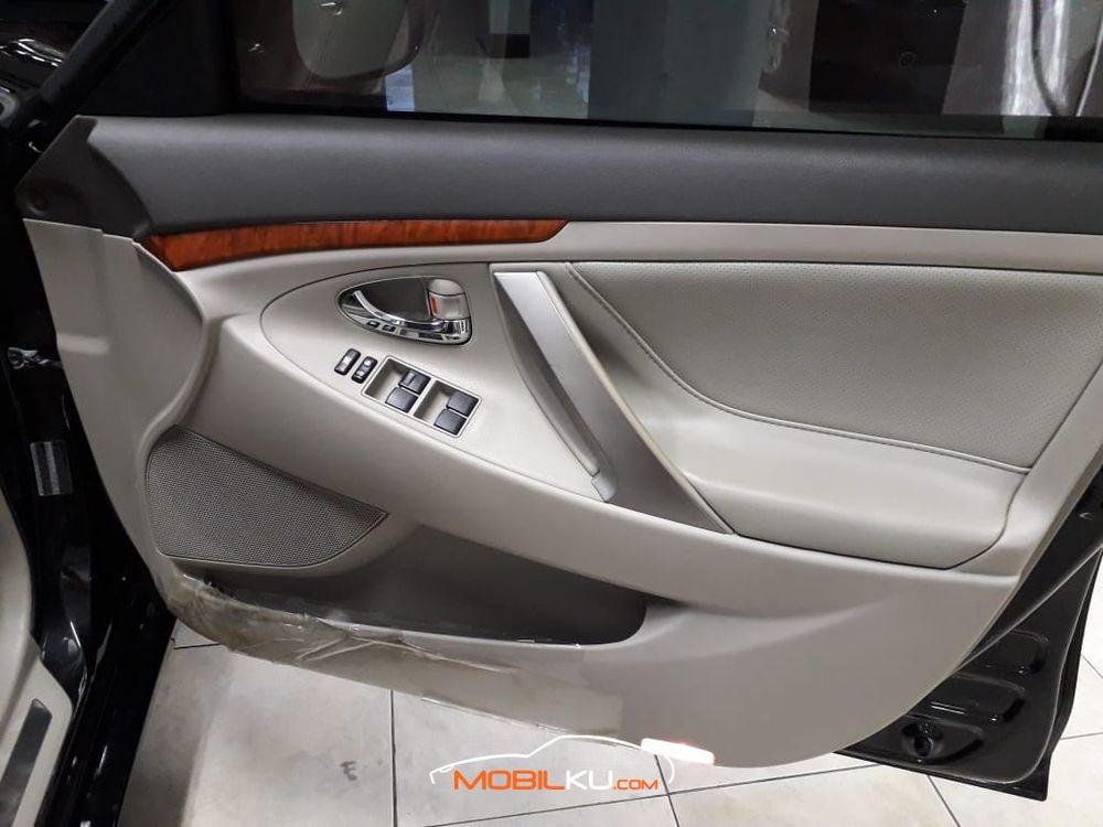 Mobil Toyota Camry 2009