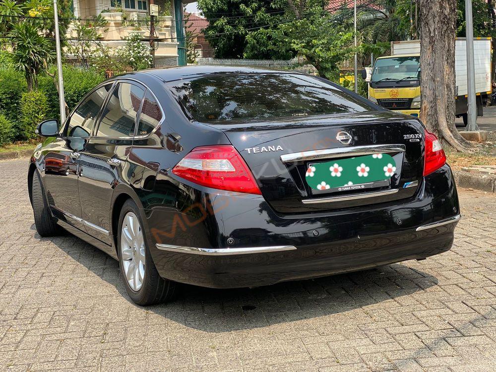 Mobil Nissan Teana 2010