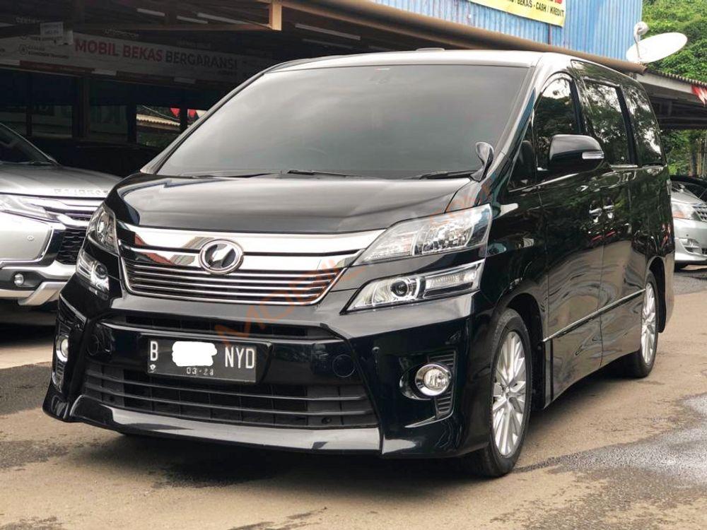Mobil Toyota Vellfire 2014