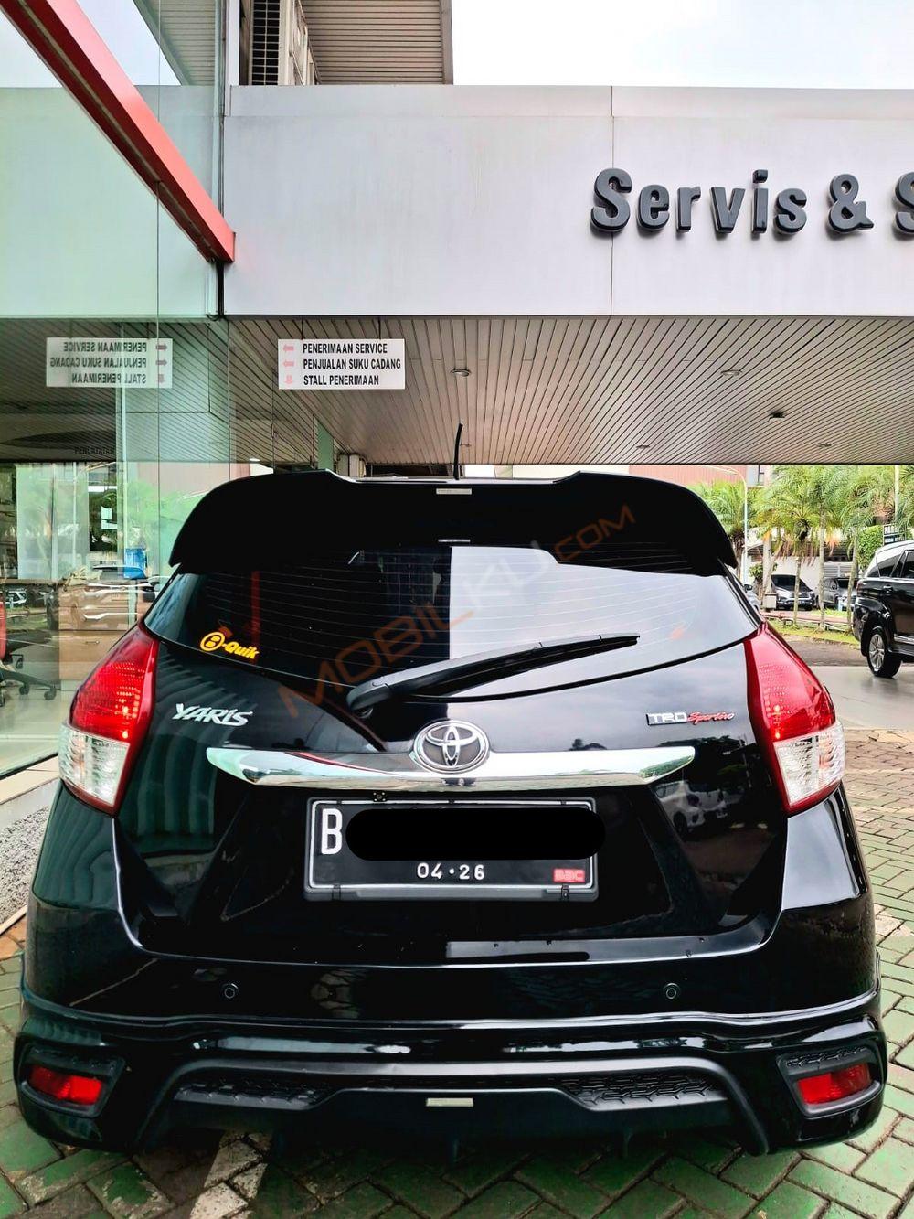 Mobil Toyota Yaris 2016