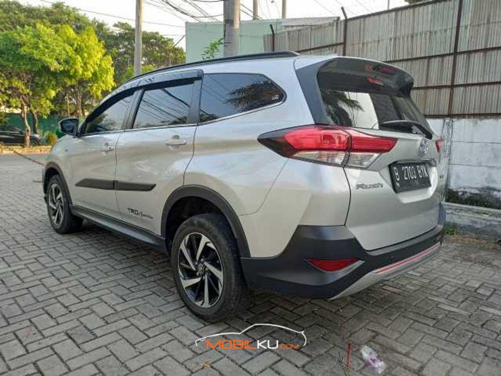 Mobil Toyota Rush 2018