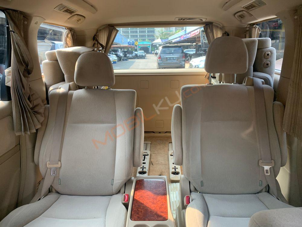 Mobil Toyota Alphard 2009