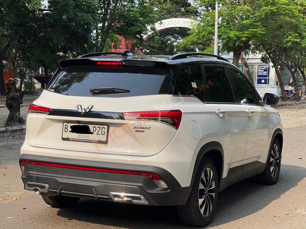 Mobil Wuling Almaz 2022