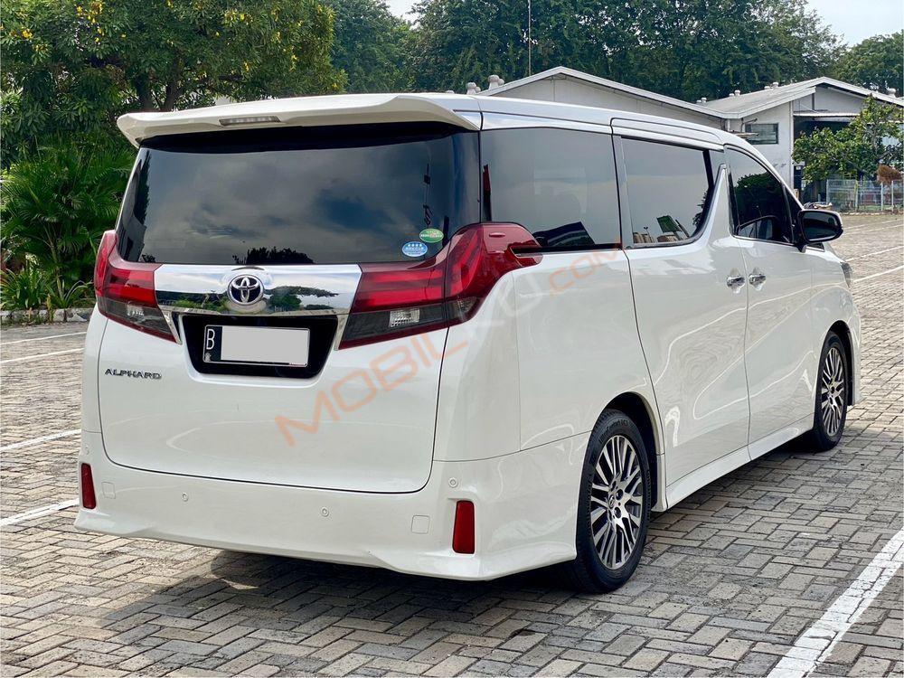 Mobil Toyota Alphard 2016