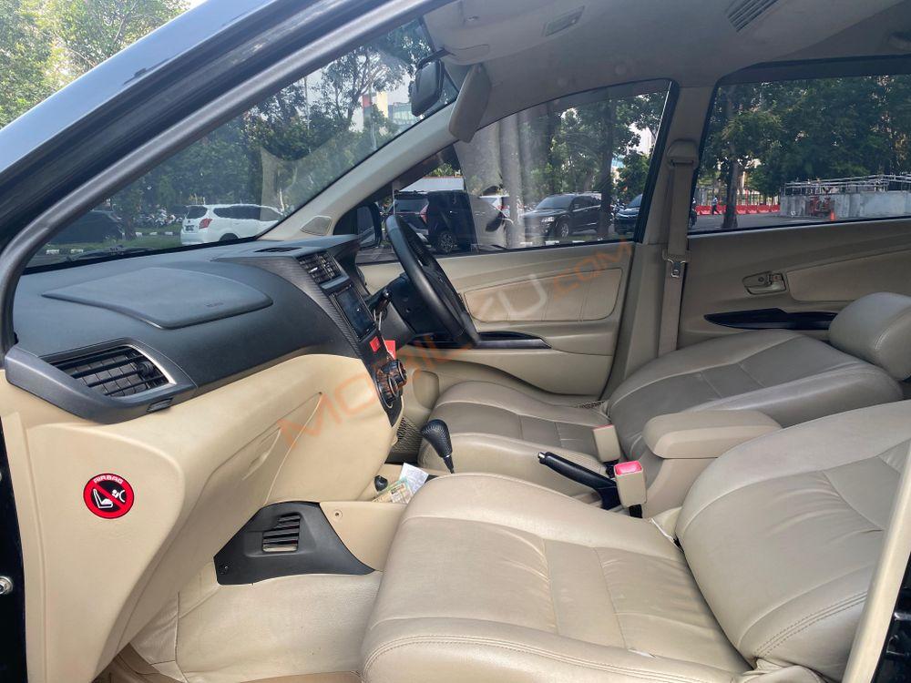 Mobil Toyota Avanza 2014