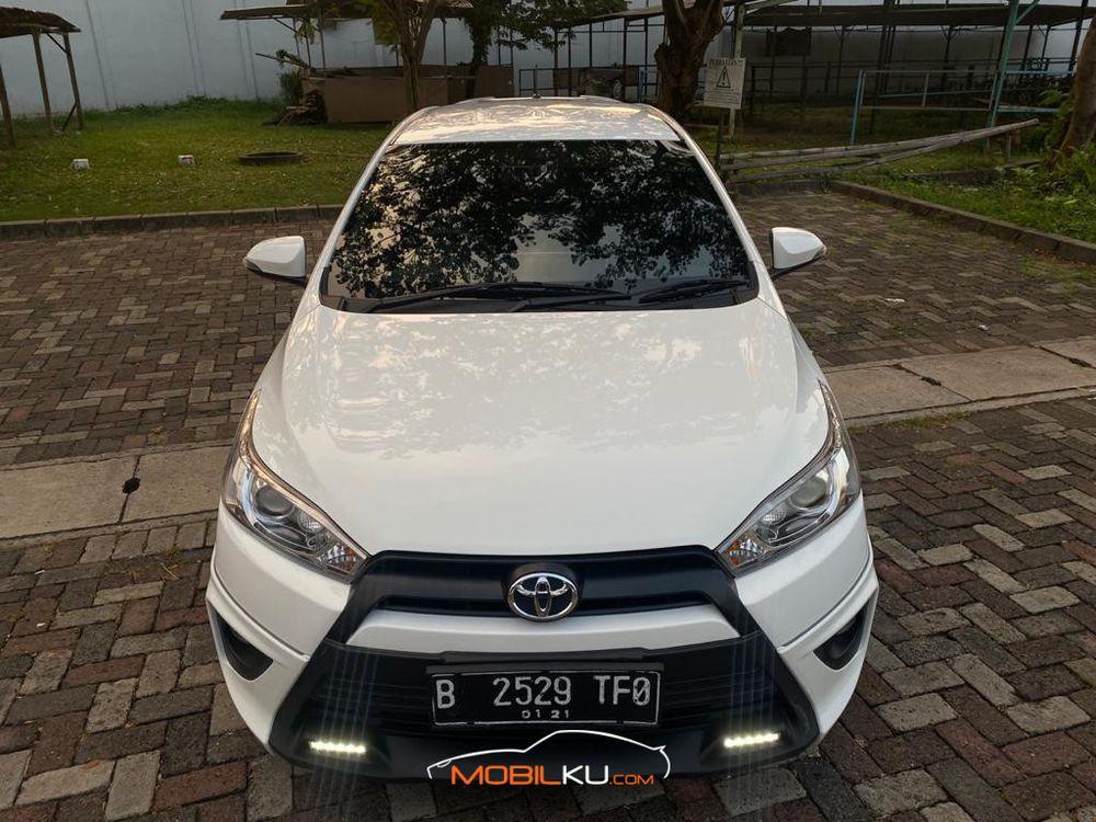 Mobil Toyota Yaris 2015