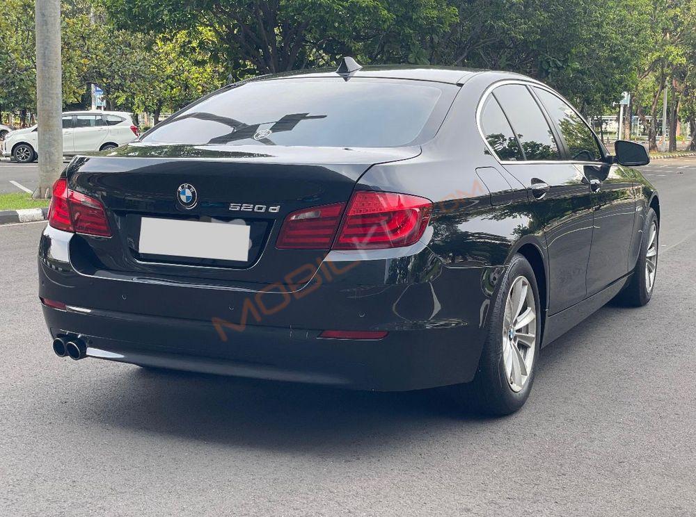 Mobil BMW 5 Series 2013