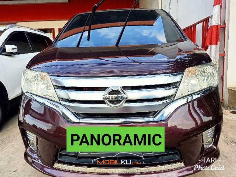 Mobil Nissan Serena 2013