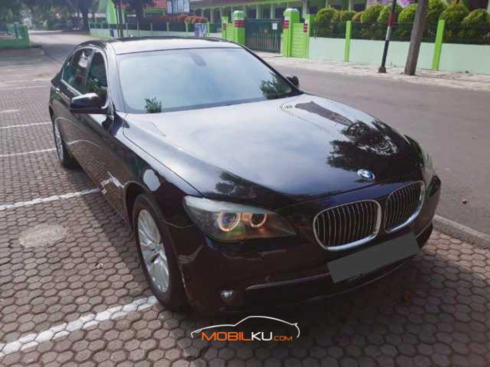Mobil BMW 7 Series 2011