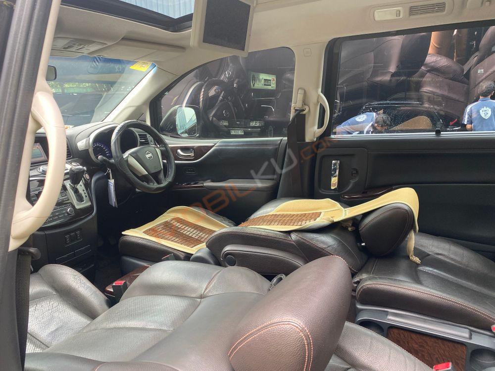 Mobil Nissan Elgrand 2013