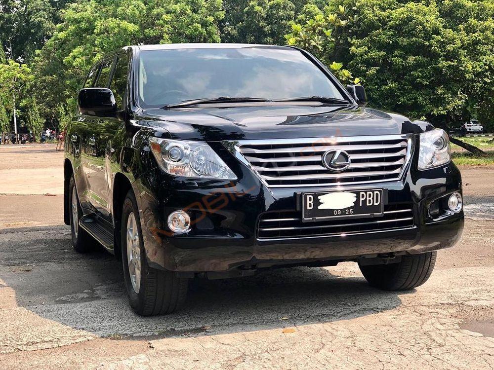 Mobil Lexus LX 2010