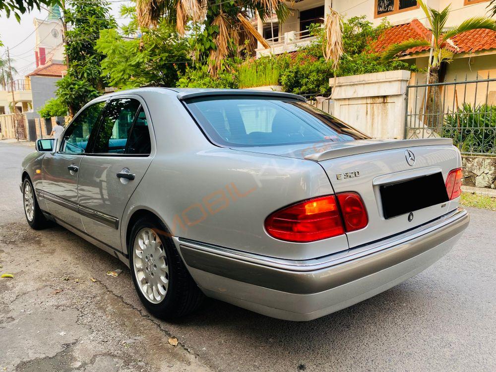 Mobil Mercedes-Benz E-Class 1996