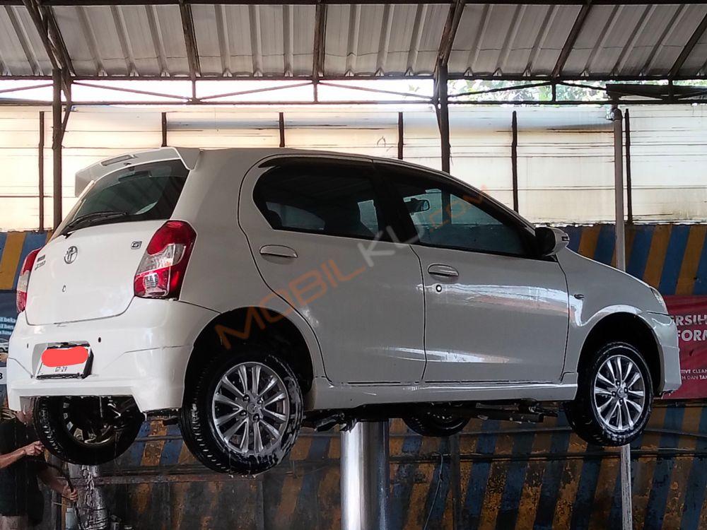 Mobil Toyota Etios 2014