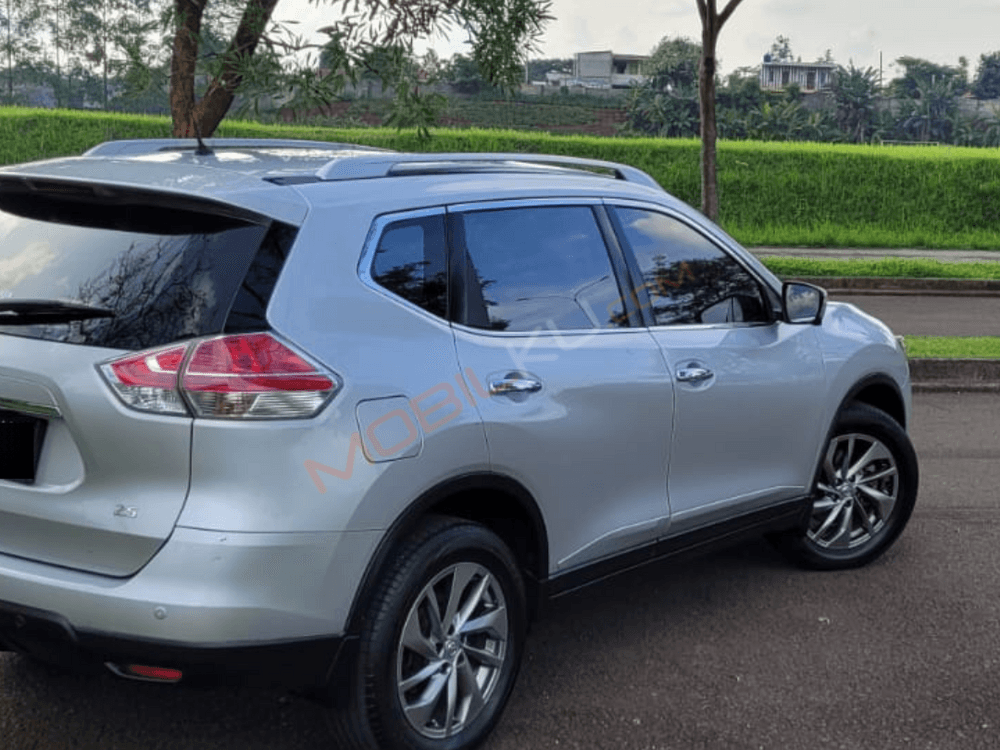Mobil Nissan X-Trail 2017