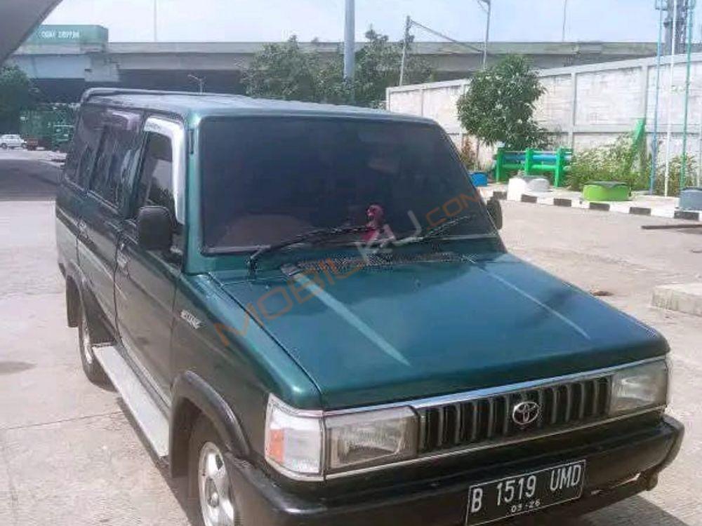Mobil Toyota Kijang 1996