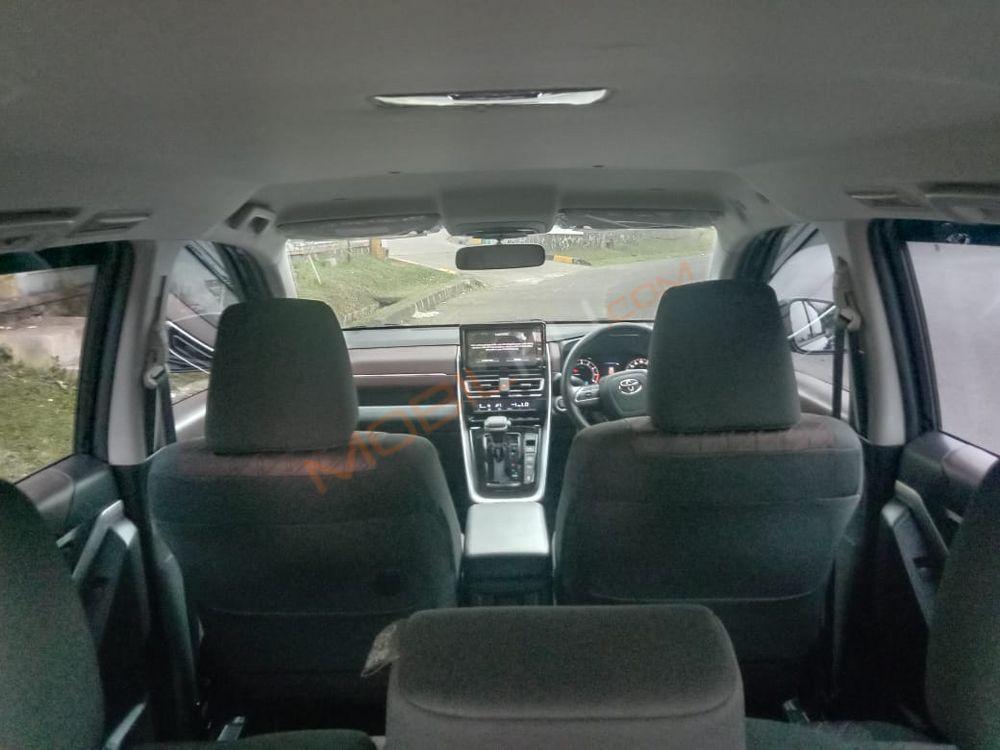 Mobil Toyota Kijang Innova Zenix 2023