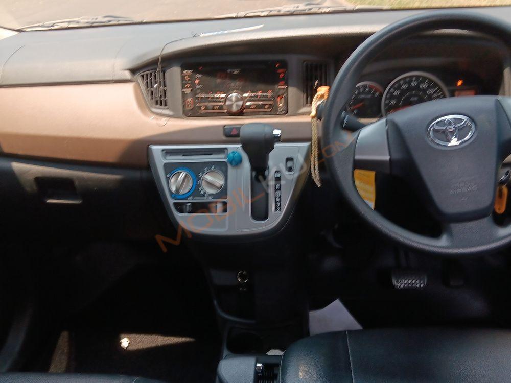 Mobil Toyota Calya 2016
