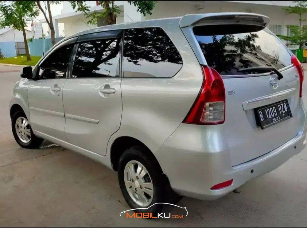 Mobil Daihatsu Xenia 2013