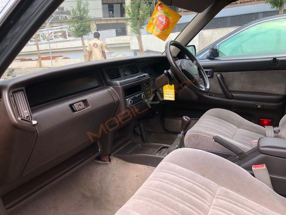 Mobil Toyota Crown 1995