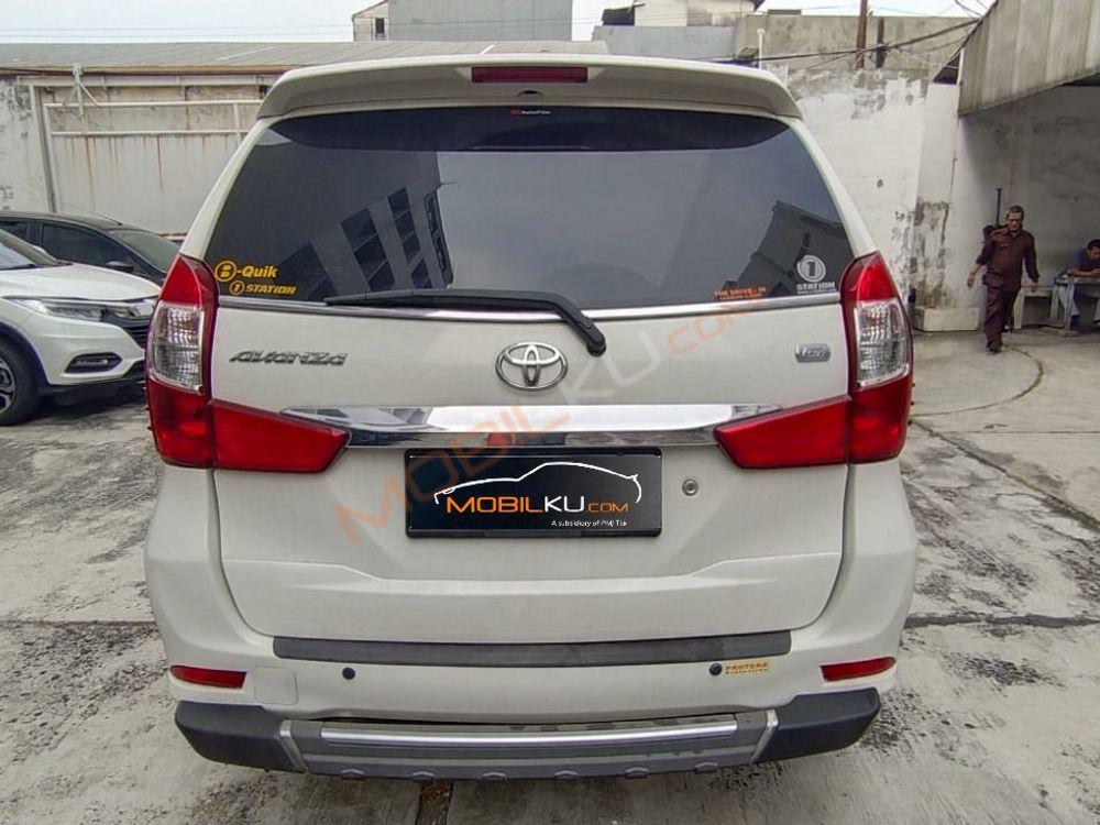 Mobil Toyota Avanza 2015