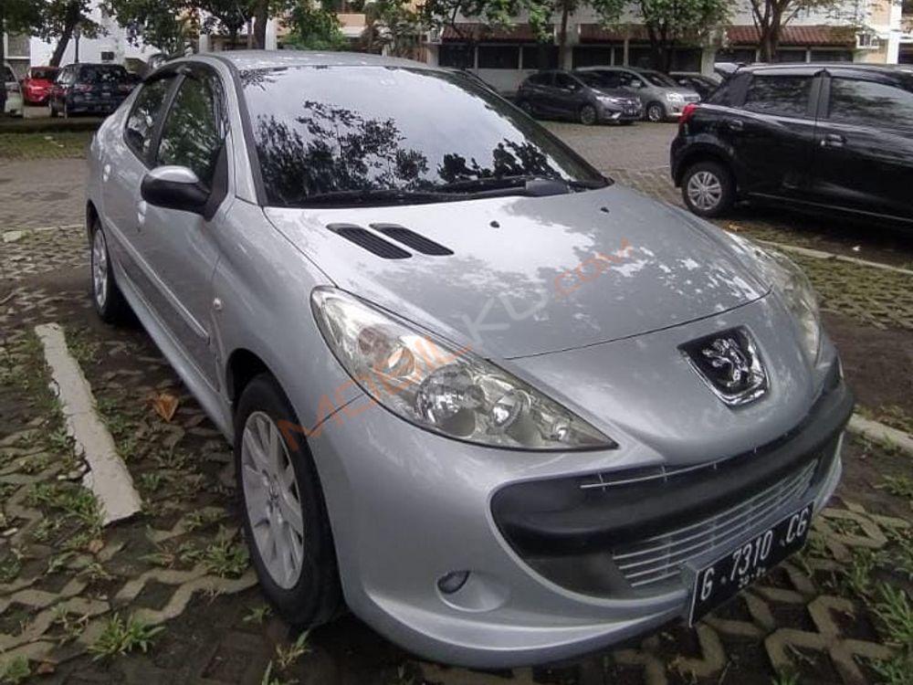 Mobil Peugeot 207 2012