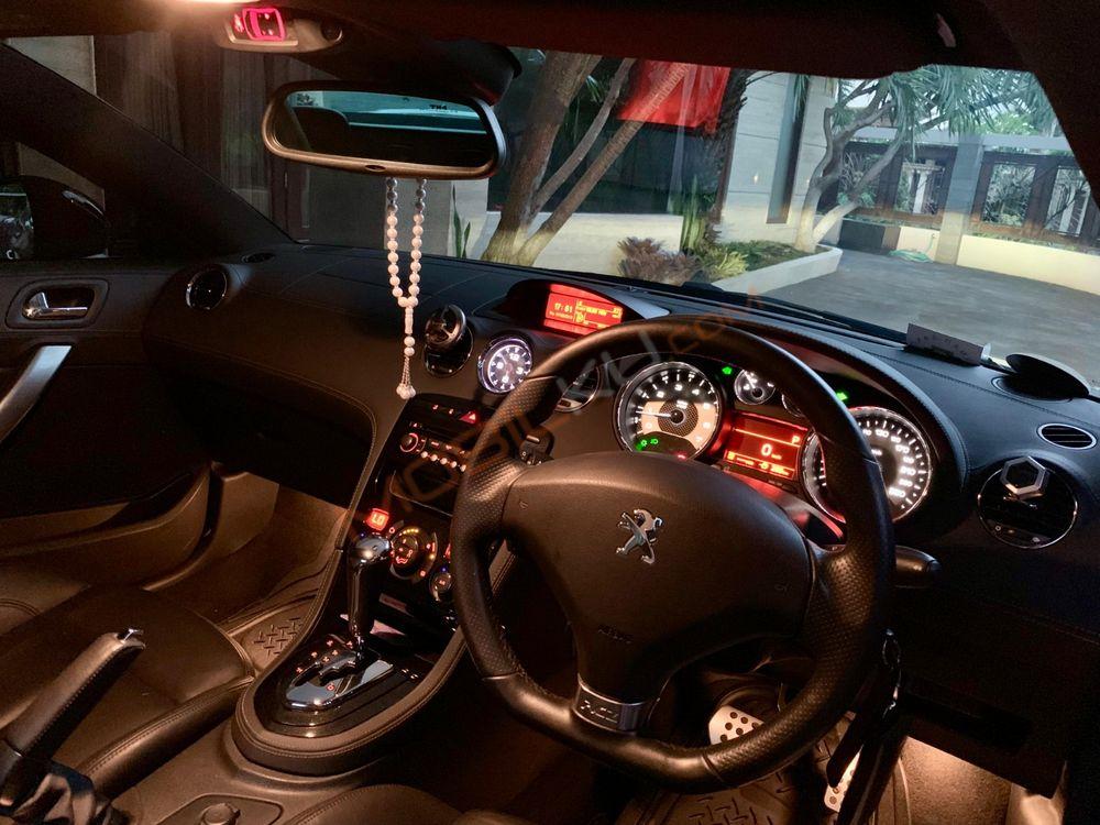 Mobil Peugeot RCZ 2013