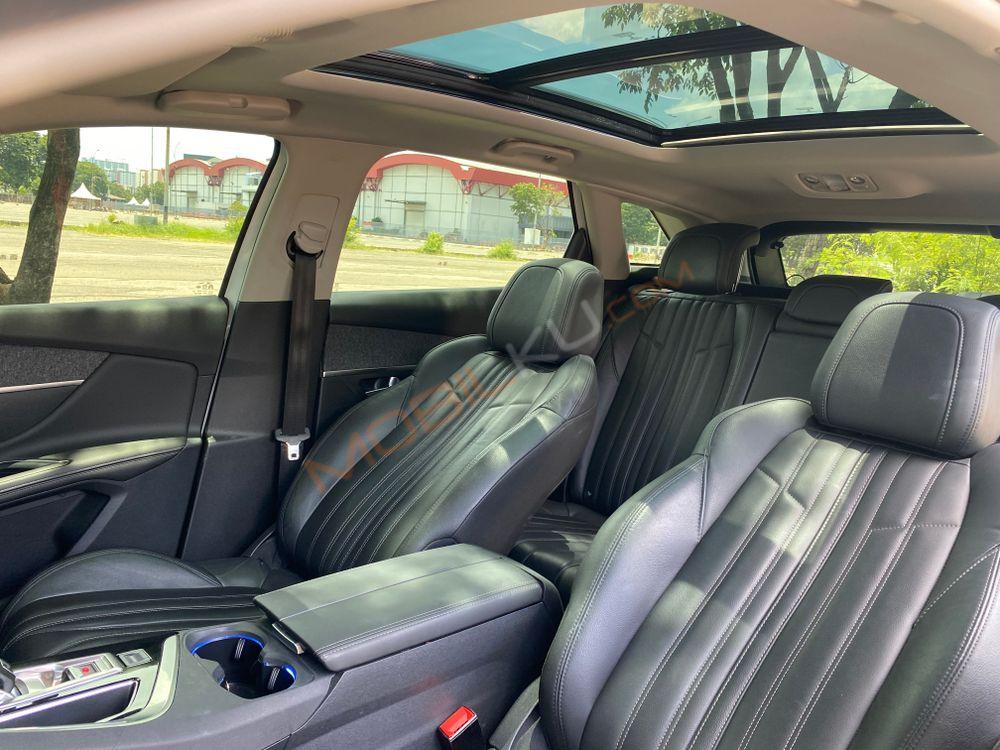 Mobil Peugeot 3008 2020