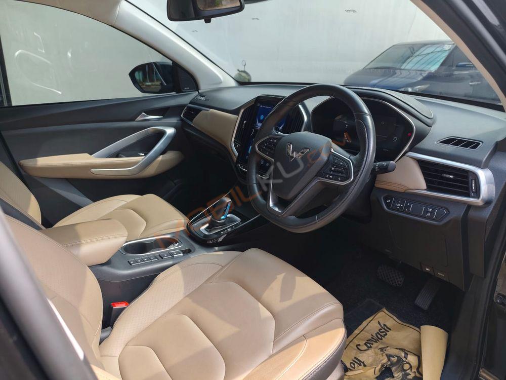 Mobil Wuling Almaz 2023