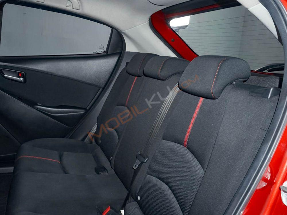 Mobil Mazda 2 Hatchback 2016